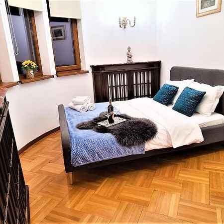 Central Arghezi University Square Apartment Bucharest Exterior photo
