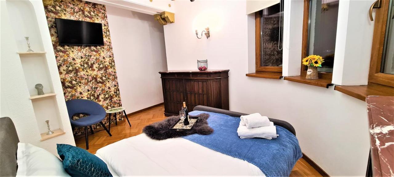 Central Arghezi University Square Apartment Bucharest Exterior photo